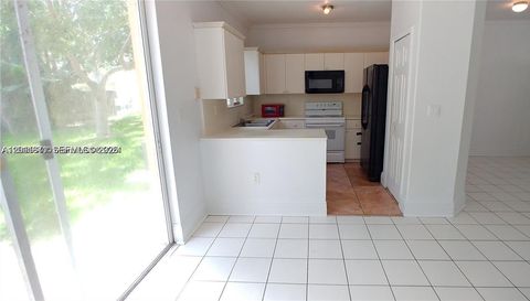 1528 Se 24th Ct
