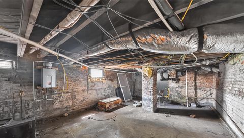 425 Roanoke Ave