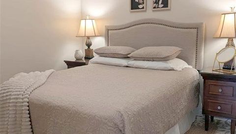 215 W COLLEGE AVENUE