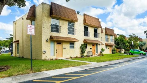 547 North Pine Island Road