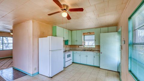 201 Lakewood DR