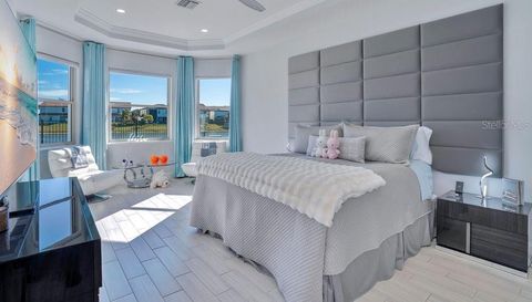 10481 ROYAL CYPRESS WAY