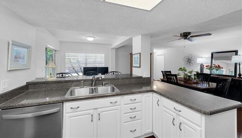 25 HARBOR WOODS CIRCLE