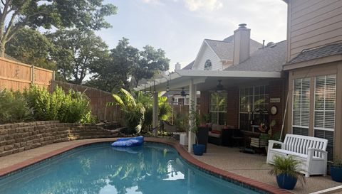1086 Woodbriar Dr