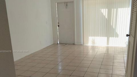 10886 ROYAL PALM BLVD