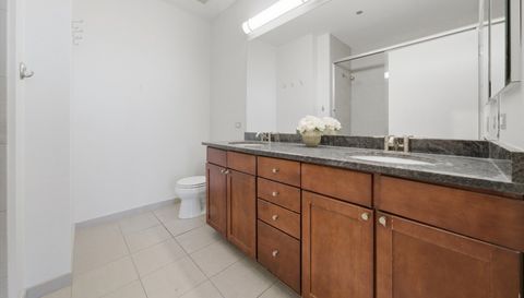 720 N LARRABEE Street