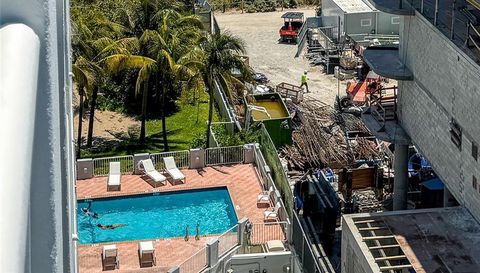 9341 Collins Ave