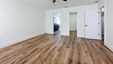14217 Camelot Pl