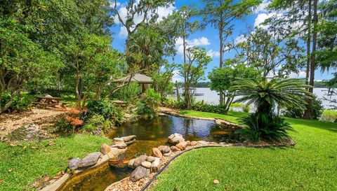 996 NW SCENIC LAKE DRIVE