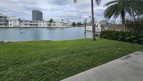6905 Bay Dr