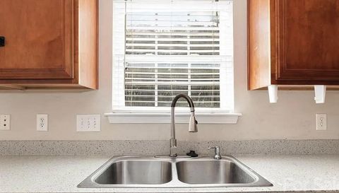 1212 Oakdale Commons Ct