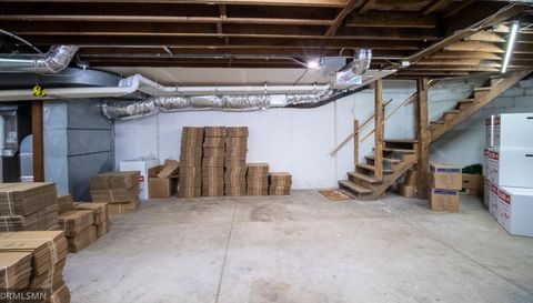 223 Broadway Avenue N