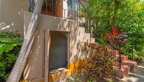 28 Almeria Ave