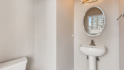 635 N Dearborn Street