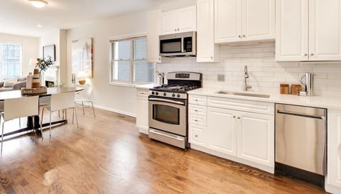 1359 W Hubbard Street