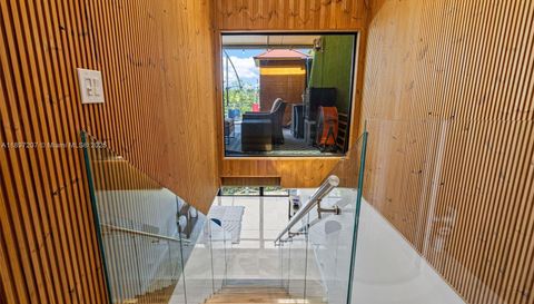 6124 Paradise Point Dr