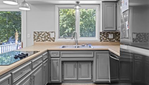 272 Canterbury Dr
