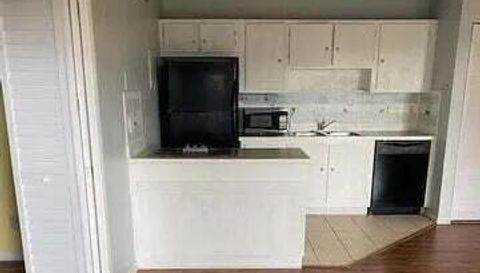 637 Executive Center Dr