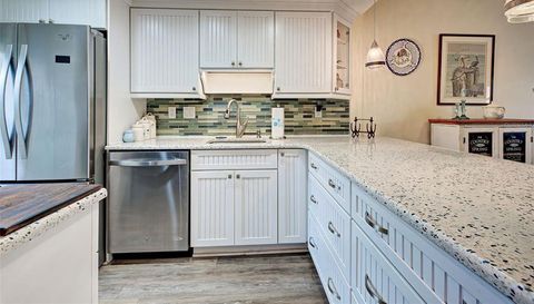 1400 Tarpon Center