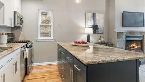 1617 N Oakley Avenue