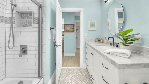 1015 SPINDLE PALM WAY