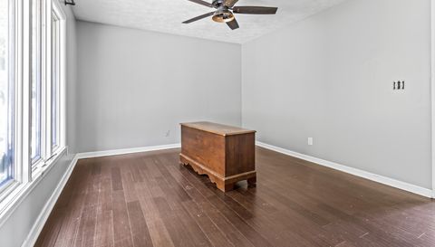 272 Canterbury Dr