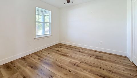 14217 Camelot Pl