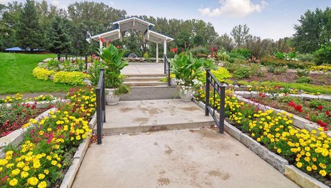 3076 Lexington Avenue N