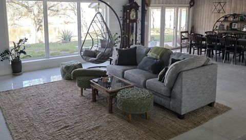 10631 Rolling Hills Dr