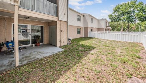 7210 N MANHATTAN AVENUE