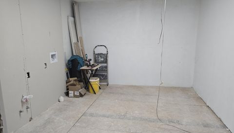 4710 Springfield Blvd