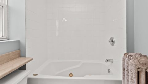 845 W Belle Plaine Avenue