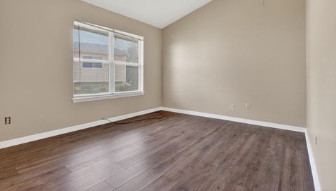 1464 A NE PINE LOG RD