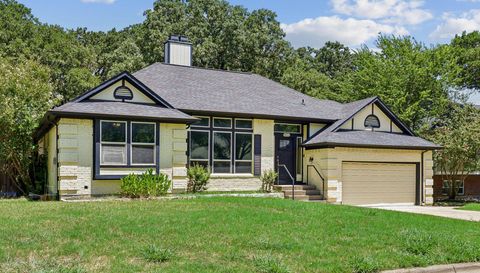 6833 Parkwood Dr