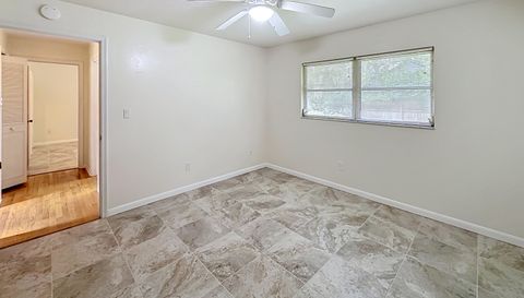 3944 NW 40th Ct