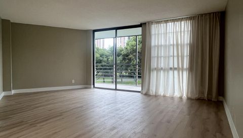 20500 W Country Club Dr APT 308 Aventura