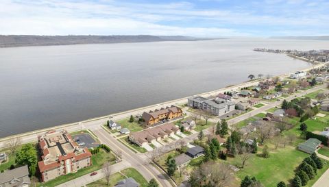 1301 N Lakeshore Dr