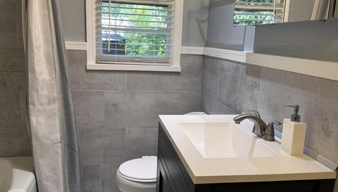 1803 White Oak Hollow NE