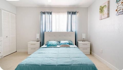 1305 W 53rd St APT 102