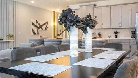 1692 TROPICAL PALMS CIRCLE