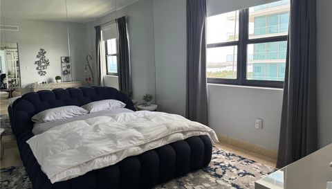 10185 Collins