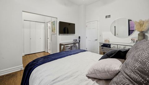 2142 N RACINE Avenue