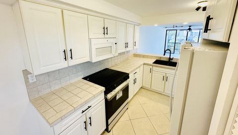 9 Royal Palm Way 4020