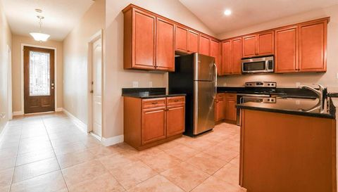 527 HIBISCUS COVE DRIVE