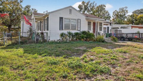 1508 W River Shore Way