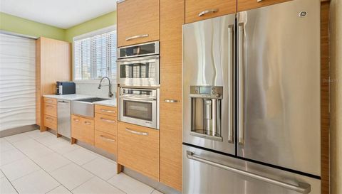 660 CEDARS COURT