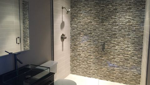 1800 W ROSCOE Street