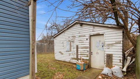 1223 N Centennial St