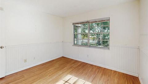 117 N MERCURY AVENUE