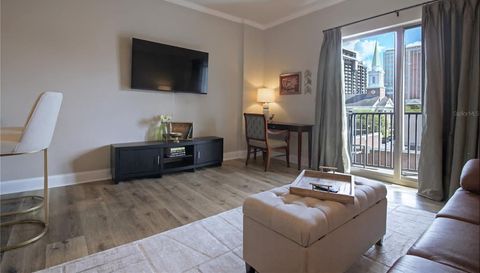 215 W COLLEGE AVENUE